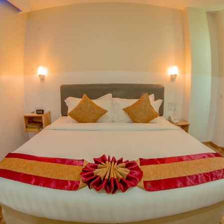 Gold Leaf Hotel Мандалай Экстерьер фото