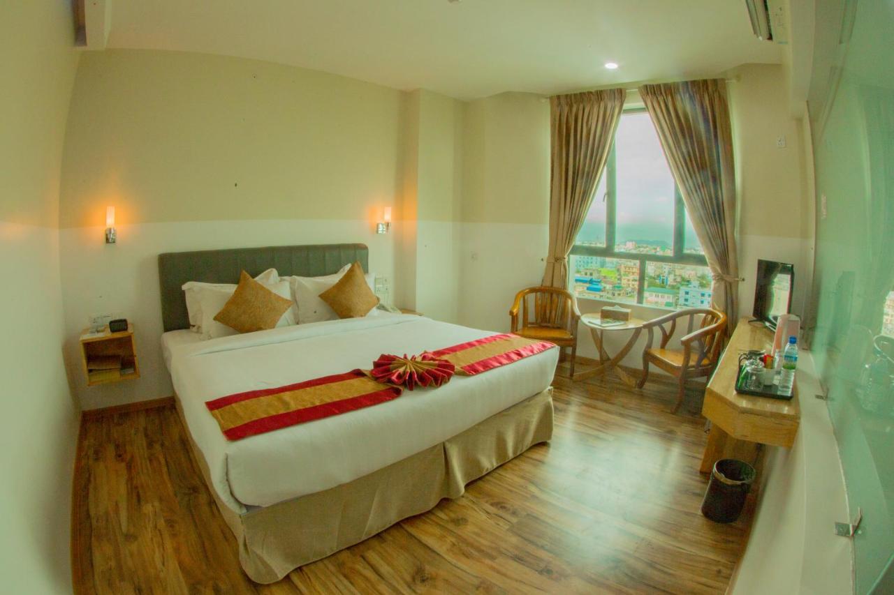Gold Leaf Hotel Мандалай Экстерьер фото