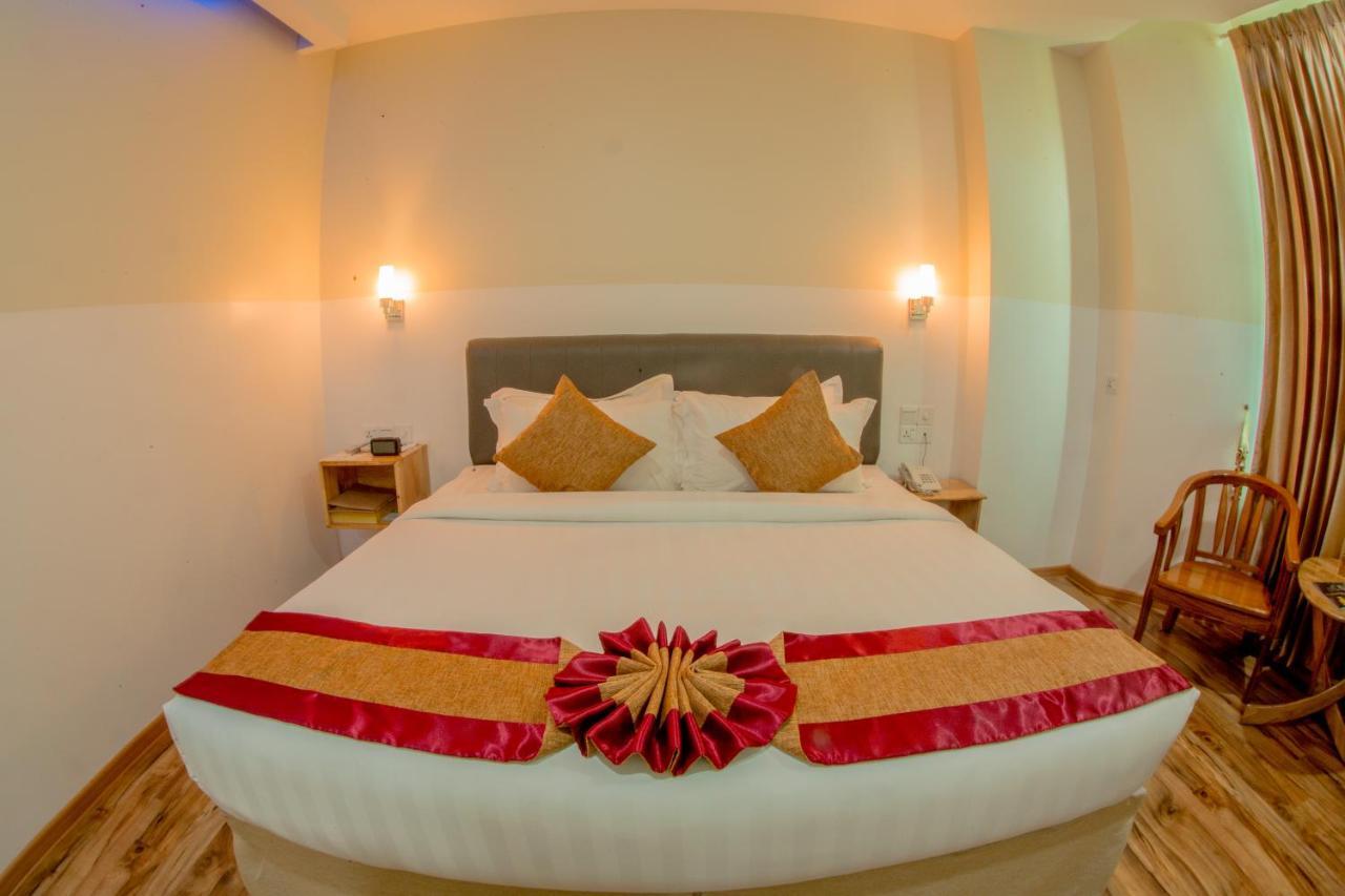 Gold Leaf Hotel Мандалай Экстерьер фото