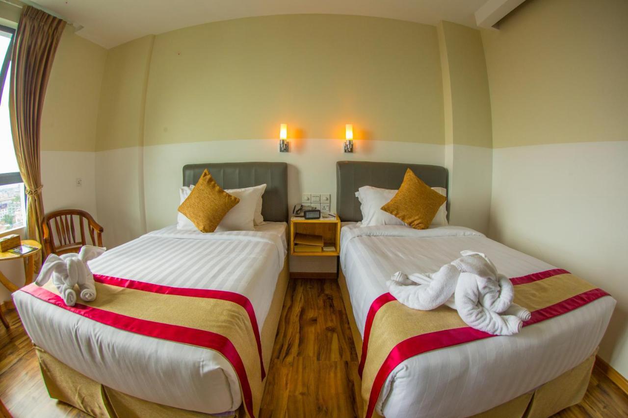 Gold Leaf Hotel Мандалай Экстерьер фото